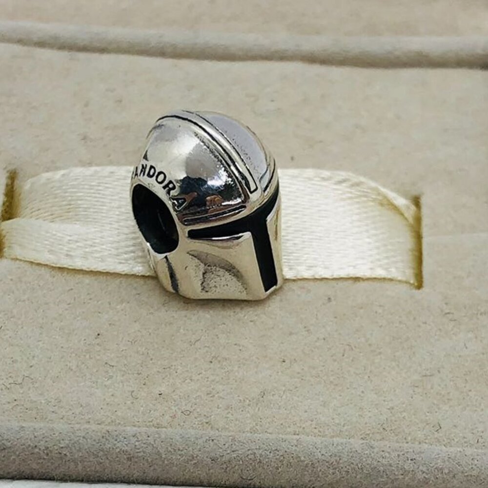 ✨✨ Pandora The Mandalorian Helmet Charm - Picture 4 of 6